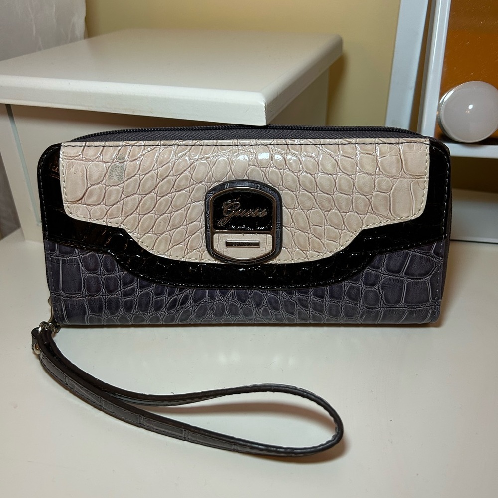 Guess wristlet